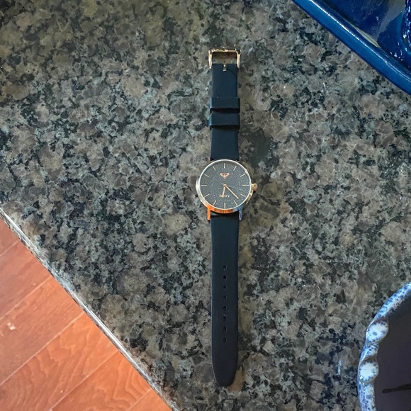 ROXY | Watch - Picture 1 of 7